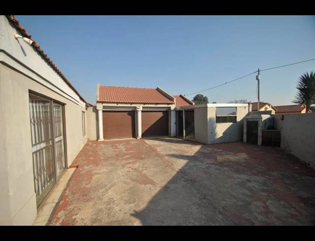 3 BEDROOM HOUSE FOR SALE IN VOSLOORUS